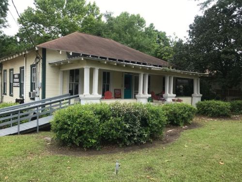 303 Magnolia St, Woodville, TX 75979-4926