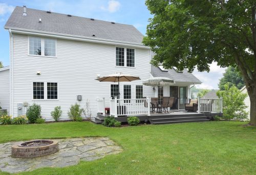 2717 Fox Hill Dr, Waukesha, WI 53189-6844