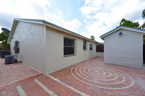 4903 Saratoga Rd, West Palm Beach FL  33415-7415 exterior