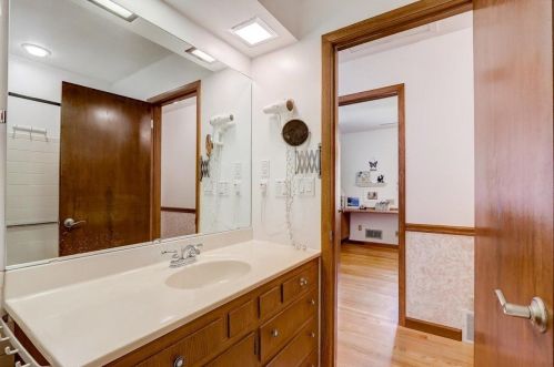 22194 Valley Rd, Waukesha WI  53186-5350 exterior