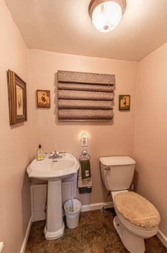 453 Riverview Dr, New Kensington PA  15068-5936 exterior