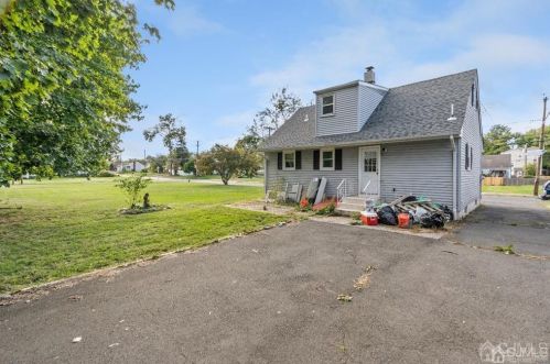 212 Huff Ave, Manville NJ  08835-2330 exterior
