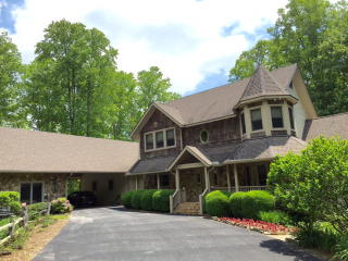 70 Montreat Dr, Glenville, NC 28736-7703