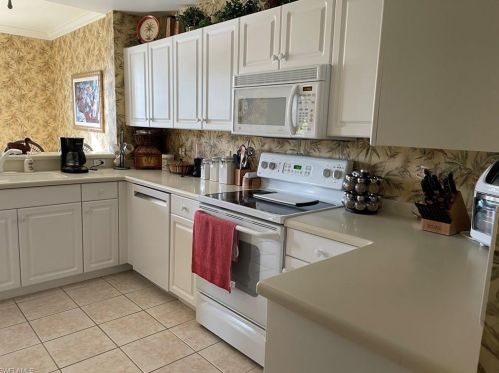3555 Laurel Greens Ln, Naples, FL 34119-8057
