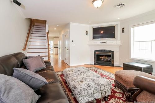 15 Seabreeze Ave, Milford, CT 06460-7930