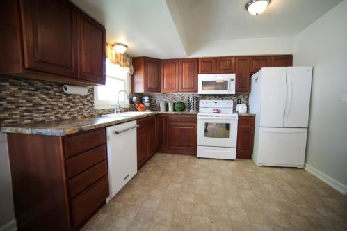 2823 103, Milwaukee WI 53214-2555 exterior