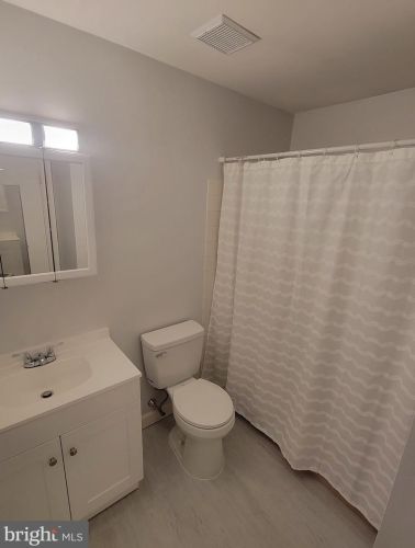 2038 Harbour Dr, Palmyra NJ 08065-1118 exterior