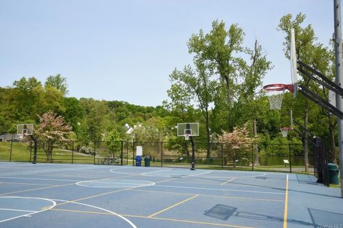 13 Lake Marie Ln, Bedford Hills NY  10507-1231 exterior