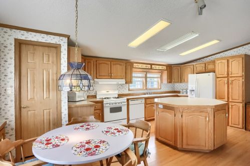 123 Rock Lake Dr, Zelienople PA  16063-8905 exterior