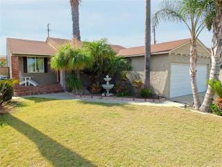 5157 Deeboyar Ave, Lakewood, CA 90712-2804
