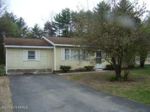 39 Zenas Dr, Glens Falls, NY 12804-1929