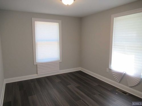 68 Hemlock St, Oakland NJ  07436-1829 exterior