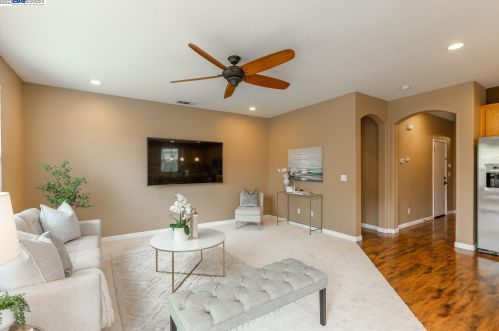 1169 Syracuse Ln, Manteca CA  95336-2990 exterior