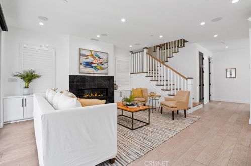3213 Pine Ave, Manhattan Beach CA  90266-3615 exterior
