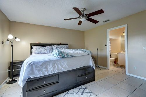 421 Oleander Ave, Fort Pierce FL  34952-1343 exterior