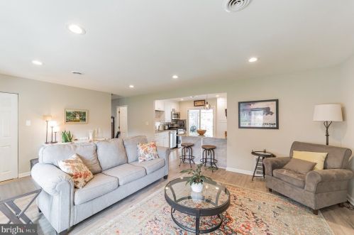 2532 Parkview Dr, Norristown, PA 19403-3621