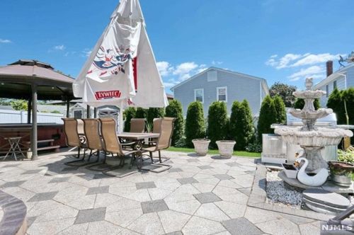 19 Elmhurst St, Elmwood Park NJ  07407-1320 exterior