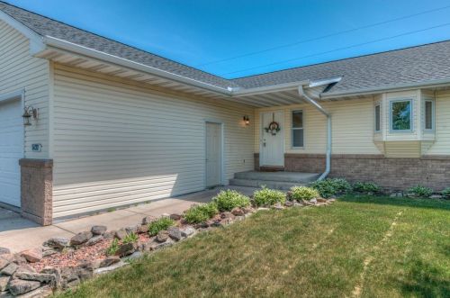 1430 Red Hawk Ct, New Johannesburg, WI 54017-6596