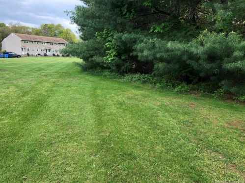 1789 Foxon Rd, North Branford, CT 06471-1571