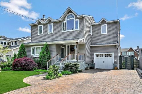 624 Tower Mews, Oakdale, NY 11769-2449