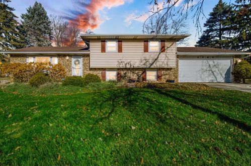 3701 Dover St, Valpo, IN 46383-8340