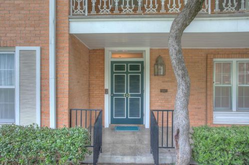 408 Hazelwood Dr, Fort Worth, TX 76107-1518