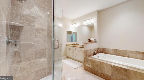 221 Victoria Mews, Princeton NJ  08542-3748 exterior