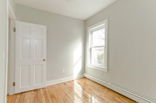 18 Leyden St, Putnam CT  06260-1718 exterior