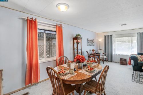 207 Regency Ct, Santa Rosa CA  95401-6730 exterior