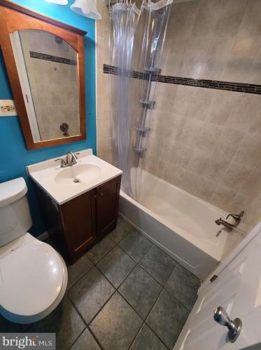 2754 Hollywood Rd, Falls Church, VA 22043-3668