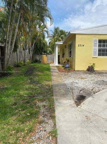 2314 26th Ave, Hollywood FL  33020-1917 exterior