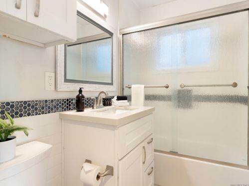 824 Anacapa Ct, San Diego CA  92109-8203 exterior