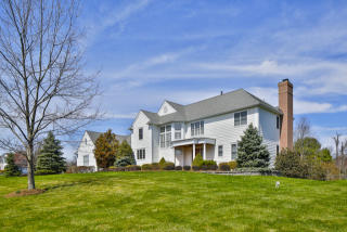 25 Tara Way, Pennington NJ  08534-2100 exterior