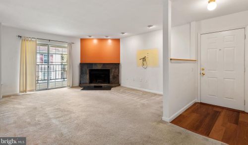112 Valley Stream Cir, Wayne, PA 19087-5811