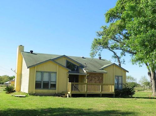 25417 Highway 6, Hempstead TX  77445-7241 exterior