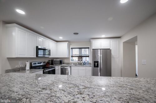 1004 Montgomery Rd, Wilmington, DE 19805-1330