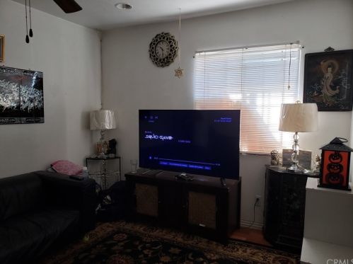 2410 Elm Ave, Long Beach, CA 90806-3121