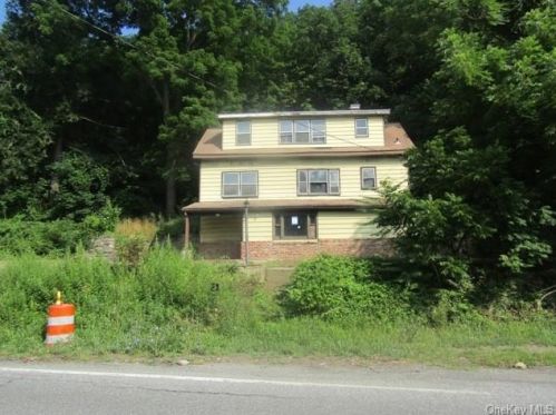 79 Peekskill Hollow Rd, Tompkins Corners, NY 10579-3252