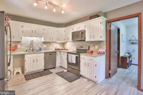 2327 Contest Ln, Haymarket VA  20169-1209 exterior