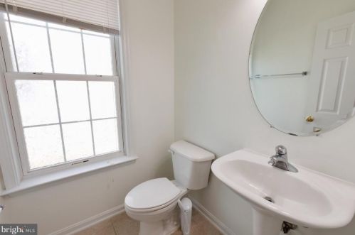 8987 Birch Bay Cir, Lorton VA  22079-5660 exterior