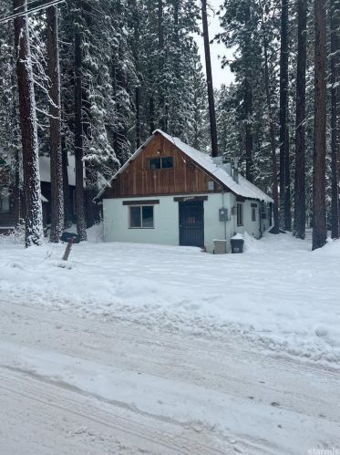 1064 Moss Rd, South Lake Tahoe, CA 96150-8820