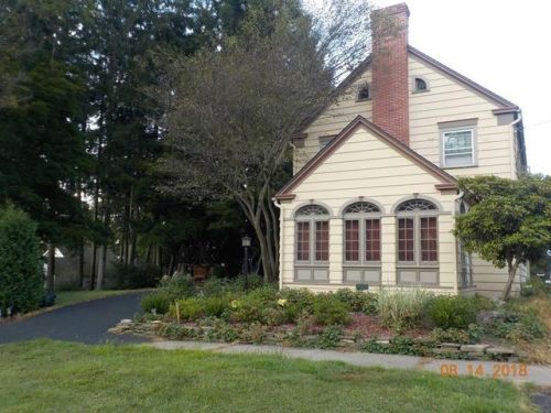 722 Liberty St, Franklin, PA 16323-1132