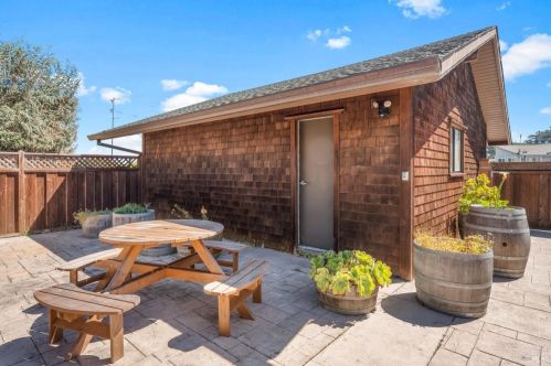 45465 Caspar Dr, Mendocino CA  95460-9727 exterior