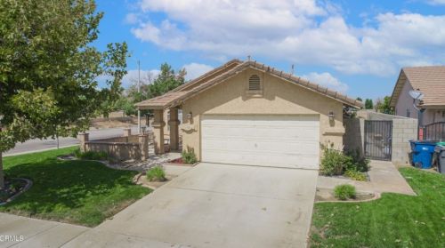 1705 Lightcap St, Lancaster, CA 93535-1135