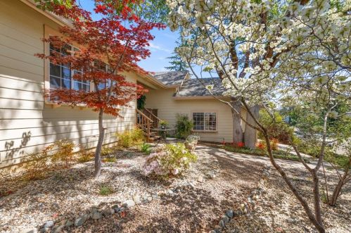 1010 Page Dr, Lakeport CA  95453-3420 exterior