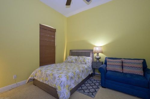 10218 Avonleigh Dr, Bonita Springs FL 34135-7059 exterior