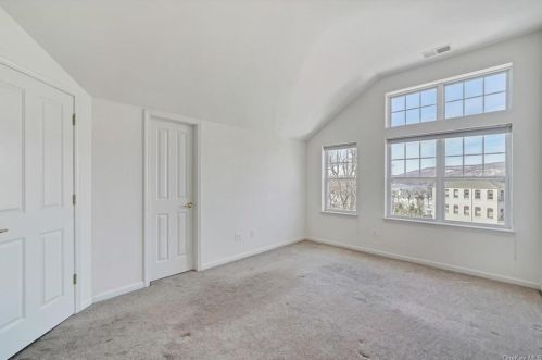 122 Northview Ct, Peekskill NY  10566-4439 exterior