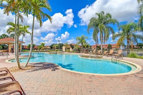 15402 Summit Place Cir, Naples, FL 34119-4122