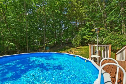 44 Tolend Rd, Dover NH  03820-5501 exterior