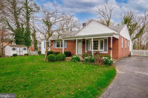 5 Valley View Cir, Norristown, PA 19401-1812